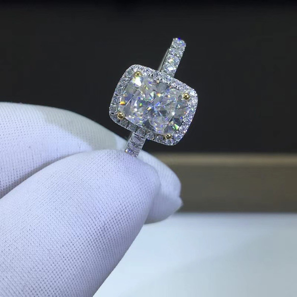 newデザイン】ラディアントカットモアサナイトリングK18WG