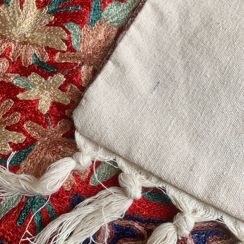 カシミール刺繍ラグ 刺繍糸（ウール）ふくろう鳥象白色系