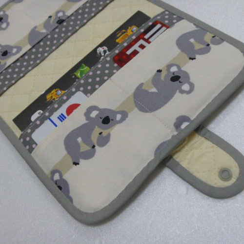 1579．大人可愛い ねこ猫ネコ柄 お薬手帳&診察券ケース 通帳ケース