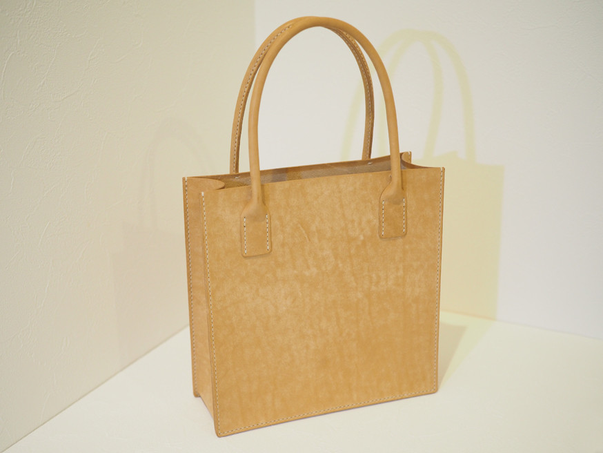 しかく型のレザーミニトートバッグ（駱駝色） 10,220円