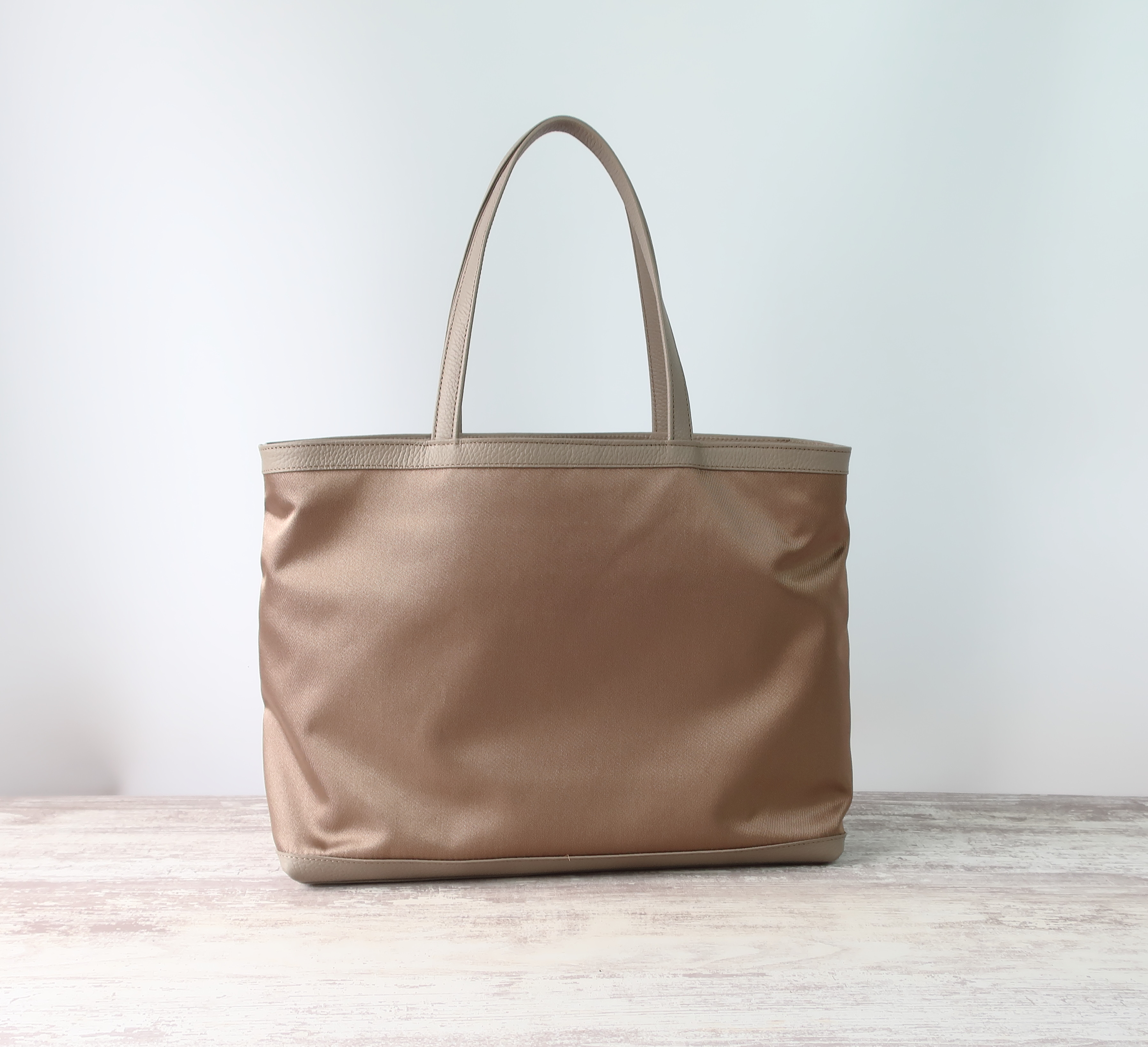 トートバッグ A4 ロゴ型押し ナリヤ レザー×ナイロン ガンゾ GANZO