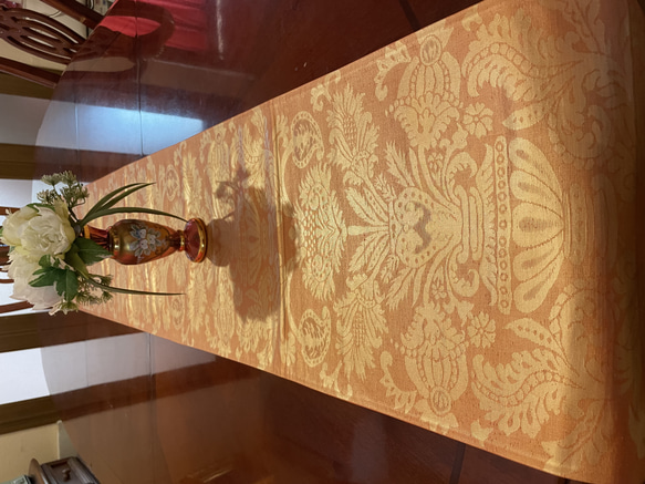 2197豪華刺繍の袋帯リメイク　タッセル付き正絹テーブルランナー 3枚目の画像