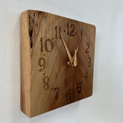 木製 壁掛け時計 掘り文字盤 寝室時計 ウォールナット時計 木製 壁掛け時計 掘り文字盤 寝室時計 ウォールナット時計 木の時計