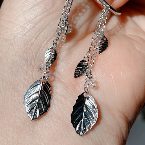 特価商品 ラクダさんのイヤリング ハンドメイド イヤリング