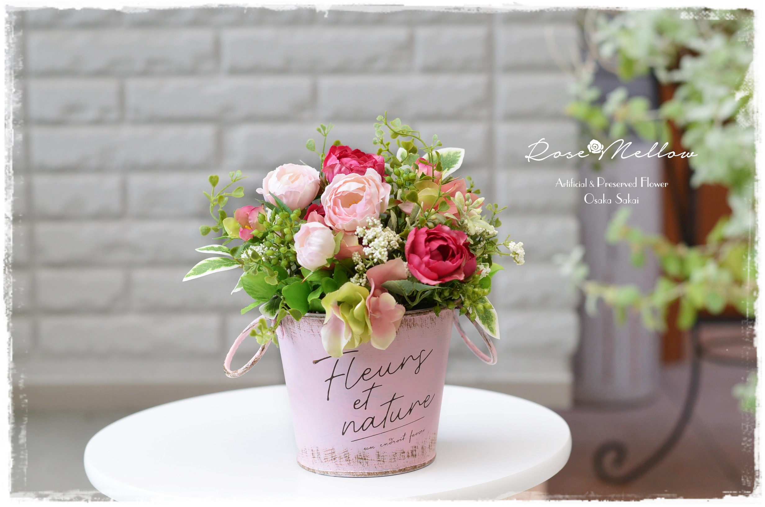 Creema限定【アート】シェルピンクとラズベリー色のバラが可愛いブリキ