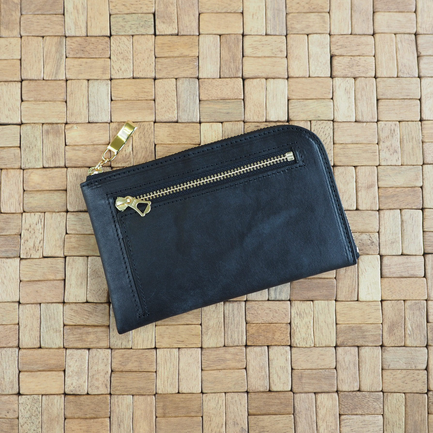 育てるミニ財布(ブラック)バフィング加工イタリアンレザー◇薄くて軽いL字ファスナー財布◇カード入れは10か所【かわつむ】