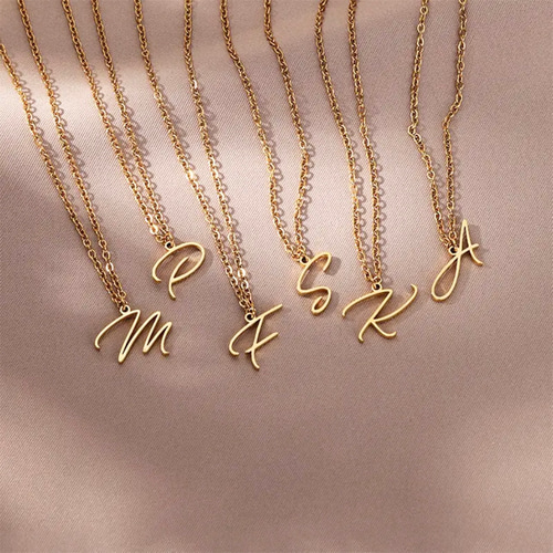 ゴールドの筆記体手書き風ロゴが可愛い\tCHANEL\tバングル 中古・古着通販】CHANEL (シャネル) ヴィンテージロゴバングル