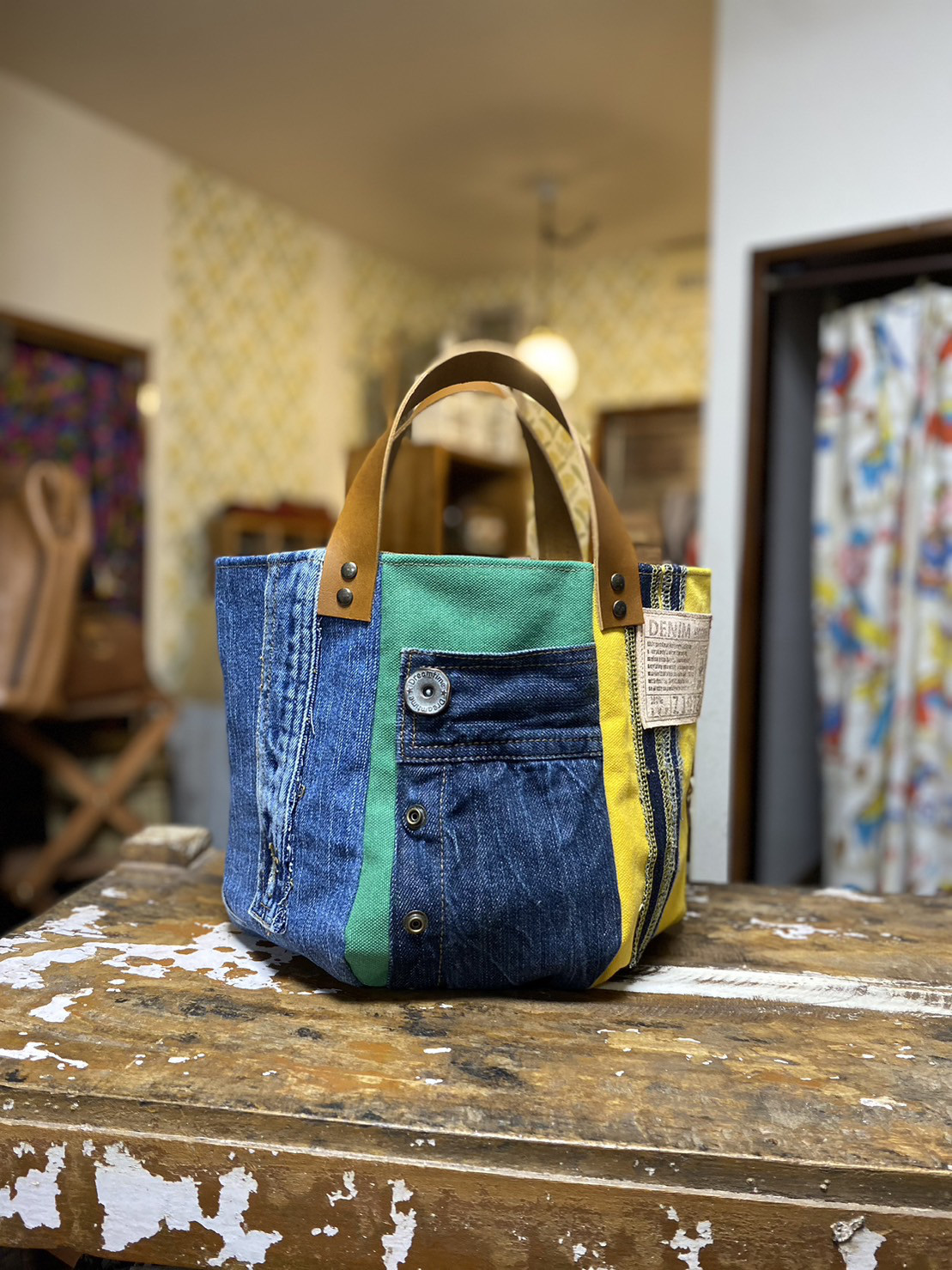 No.1226ハンドメイド★大きめトートバッグ&ブランケット★デニムリメイク デニムリメイク大きめトートバッグ (おとぼけマスコット付き