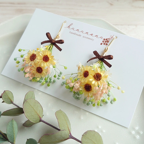 ミニひまわりとかすみ草のブーケピアス／イヤリングNo.23 ピアス 