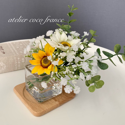 枯れない花】ミニひまわり2色とユーカリとかすみ草1個 木製花瓶敷付き