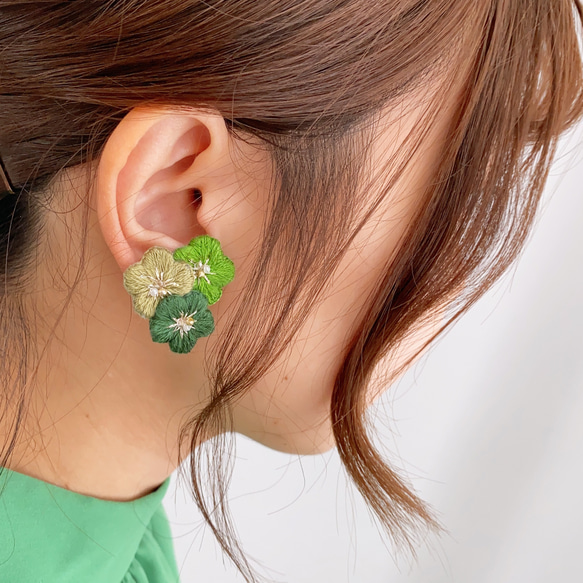 シルバーに変更できます♡ 刺繍イヤリング 刺繍ピアス アクセサリー