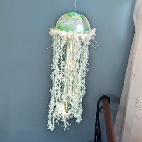 緑 クラゲのモビール グリーン アマクサクラゲ クラゲ ミズクラゲ