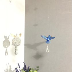 幸運を呼ぶ鳥ハチドリのサンキャッチャー　吊り下げシンプルタイプ　お守り水晶　青い鳥 7枚目の画像