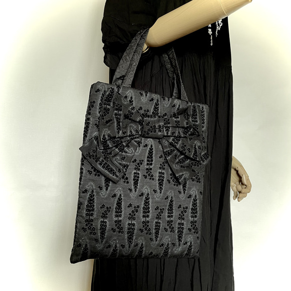 フォーマル・カジュアルバッグ/ブラック、リボン、ペーズリー柄トートバッグ 1枚目の画像