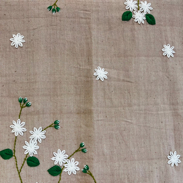 【春の期間限定セール中】花刺繍コットンストール 【ジャスミン・ブラウン】 6枚目の画像
