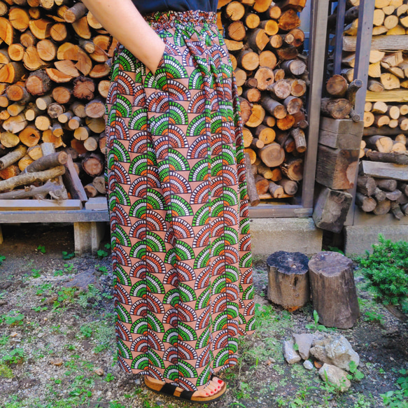 【裾上げ無料】ポケットつき【春夏　アフリカ　幾何学柄】ウエストゴムのコットンギャザースカート　 11枚目の画像