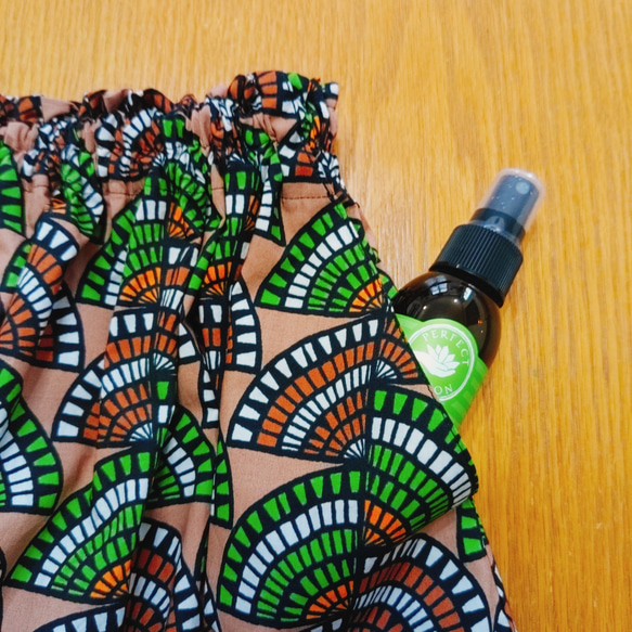 【裾上げ無料】ポケットつき【春夏　アフリカ　幾何学柄】ウエストゴムのコットンギャザースカート　 17枚目の画像