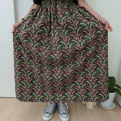 【裾上げ無料】ポケットつき【春夏　アフリカ　幾何学柄】ウエストゴムのコットンギャザースカート　 2枚目の画像