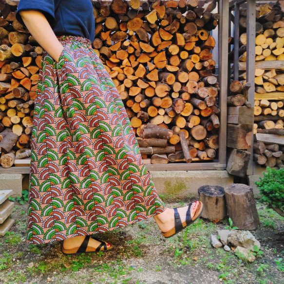 【裾上げ無料】ポケットつき【春夏　アフリカ　幾何学柄】ウエストゴムのコットンギャザースカート　 10枚目の画像