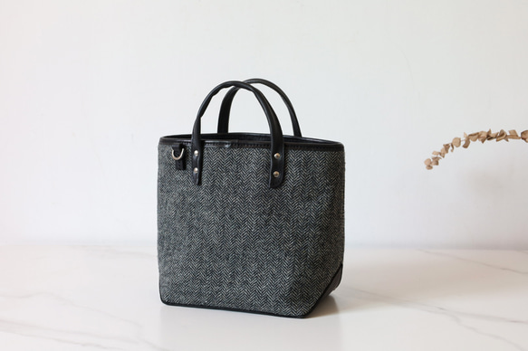 「ウール×革の組み合わせ」シンプル実用的なトートバッグ 中　手持ち 肩掛け 2WAY 鞄 3枚目の画像