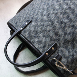 「ウール×革の組み合わせ」シンプル実用的なトートバッグ 中　手持ち 肩掛け 2WAY 鞄 11枚目の画像