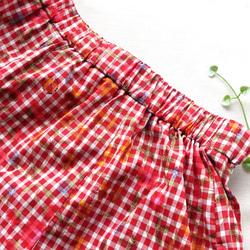 【送料無料】リバティプリント《１４枚ハギスカート》チェックミラベル（赤系）フリーサイズ　ウエストゴム　洋服 8枚目の画像