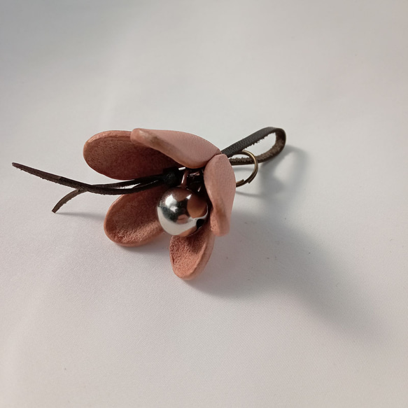 鈴の花 キーホルダー　ヌメ革 4枚目の画像