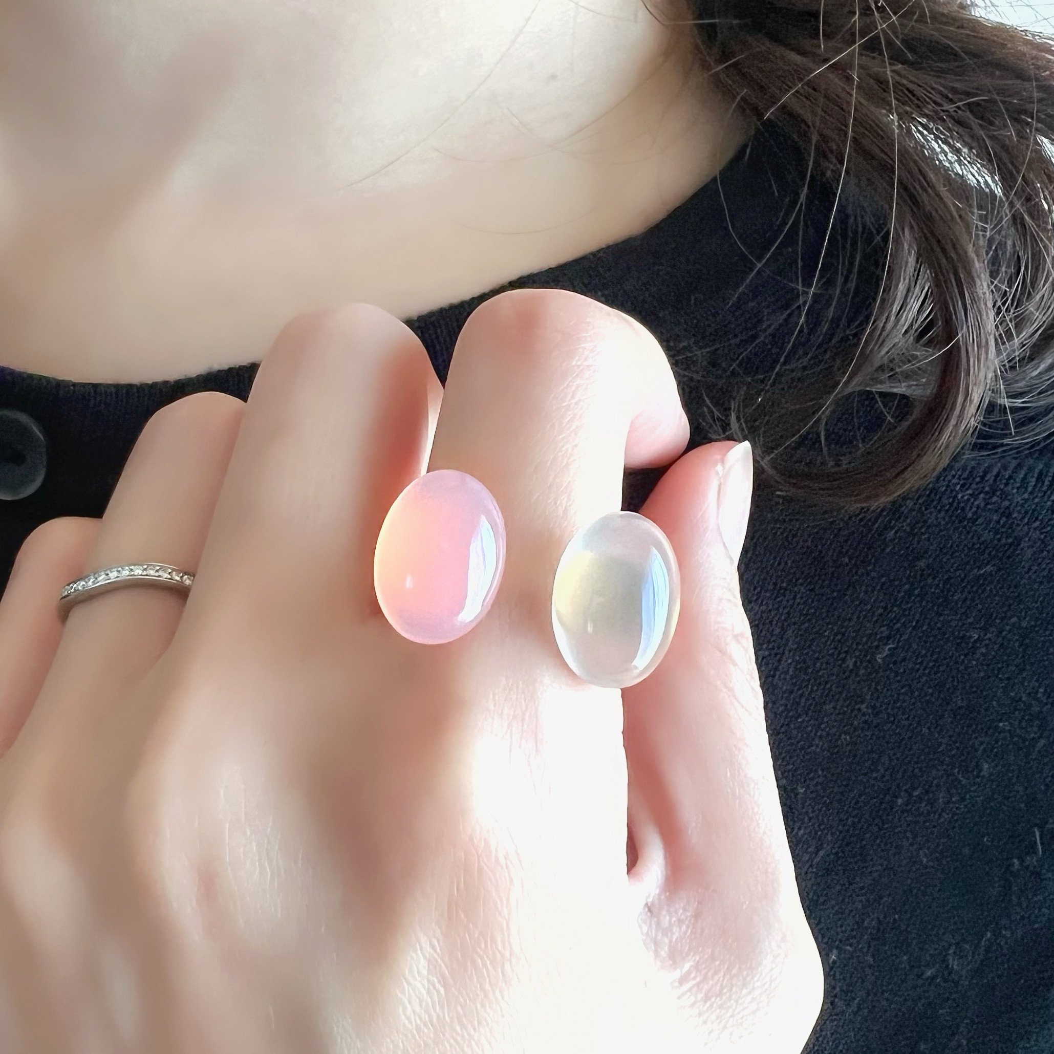 【JORIE】大人可愛い❤️柔らかカラーの大粒天然石フォークリング　グレーオニキス、ピンクカルセドニー