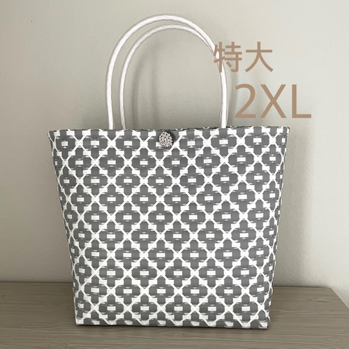 Tory Burch 特大の花のデザイン