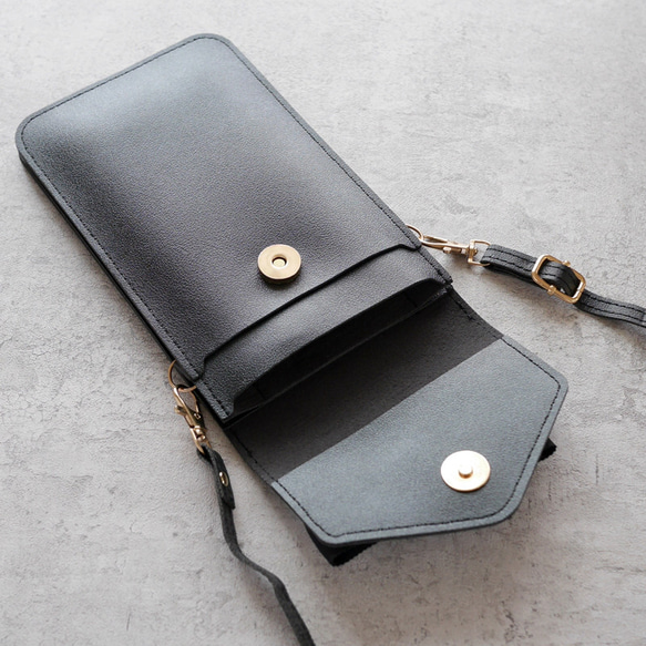 【受注制作】大人可愛いリボンのスマホショルダー ブラック 黒 スマホポーチ 機能性 財布 リボン パール 3枚目の画像