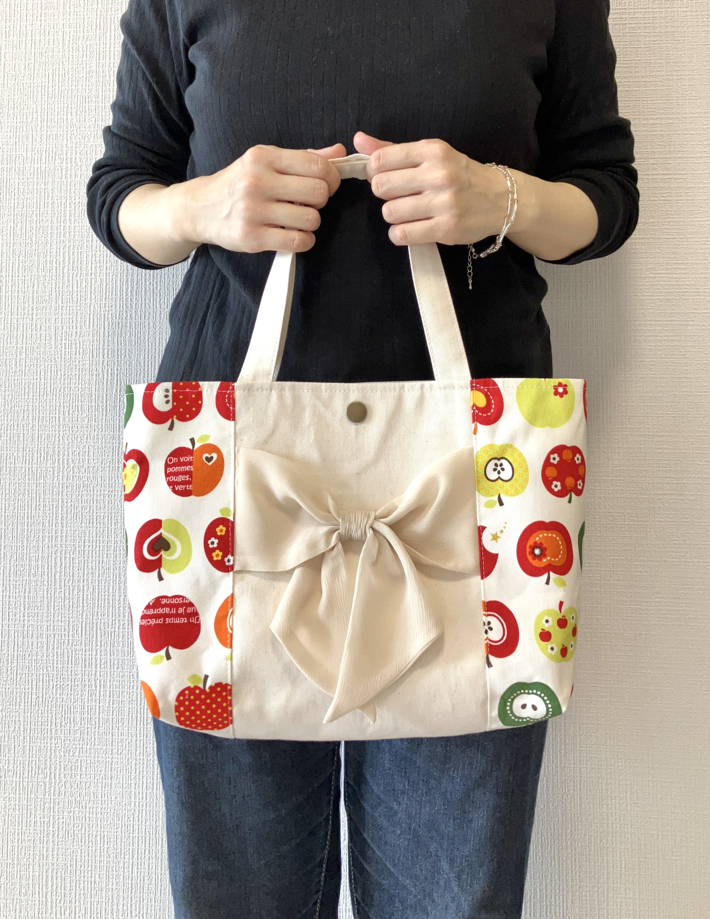 トートバッグ 夏 バッグ レディース 個性的 おしゃれ りぼん カジュアル 大きめ 軽い かわいい 肩掛け りんご