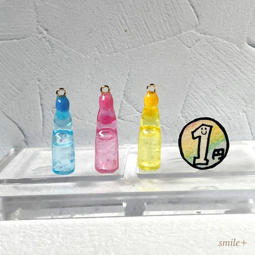 ラメが動く ラムネ瓶 ピアス / イヤリング ピアス（フック