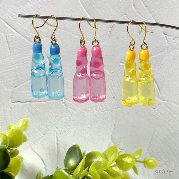 【一部予約販売中】 ラムネ瓶 ラメが動く ピアス ピアス（フック イヤリング / イヤリング・ノンホールピアス