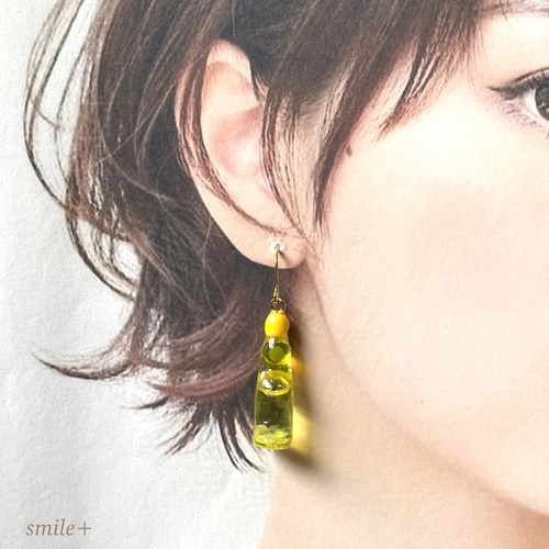 ラメが動く ラムネ瓶 ピアス / イヤリング ピアス（フック