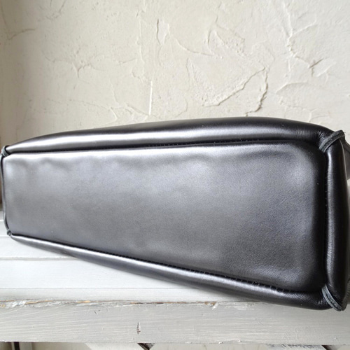 A4対応 PCバッグ 底板付 手持ち ビジネス シンプル 革 オリジナル