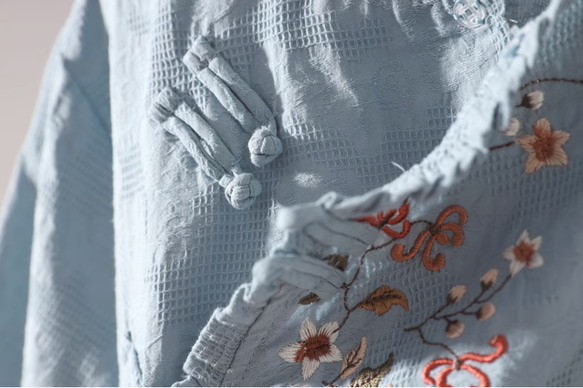 【受注制作】リネンシャツ 刺繍 大人可愛い ナチュラル .ゆったりブラウス.ラミー麻.トップス レデイース 9枚目の画像