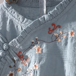【受注制作】リネンシャツ 刺繍 大人可愛い ナチュラル .ゆったりブラウス.ラミー麻.トップス レデイース 7枚目の画像