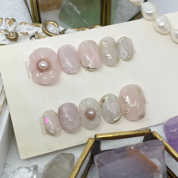 【サイズオーダー】ぷっくりフラワーネイル　ネイルチップ　ニュアンスネイル 新サイズのレギュラーオーバルで製作の画像です🩷 チーク