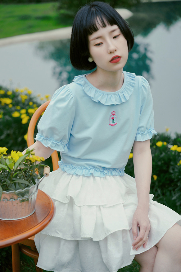 嬰兒藍色 復古薔薇少女短袖T恤 夏季浮雕貼花荷葉邊收腰上衣 第9張的照片