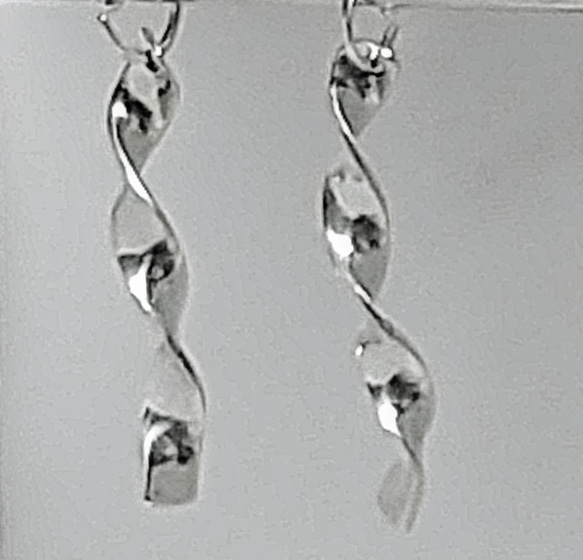 Silver 大きめスパイラルピアス 4枚目の画像