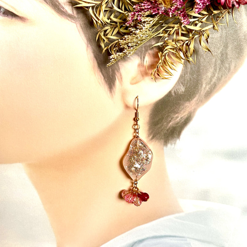 Sparkle-ピンクのホログラム-【ハンドメイド レジンアクセサリー イヤリング ピアス 金属アレルギー対応】 ピアス（フック・チェーン） K.accessory  通販｜Creema(クリーマ) 16104656