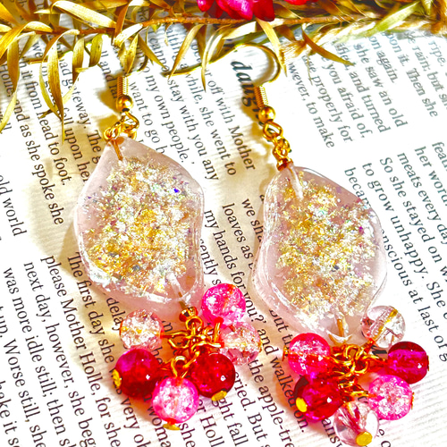 ハートとリボンの耳飾り】 ピアス イヤリング ピンク レジン