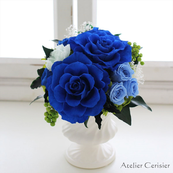 プリザーブドフラワー＜ブルーローズ＞ アレンジメント 青い薔薇 ＃２【お祝い】 1枚目の画像