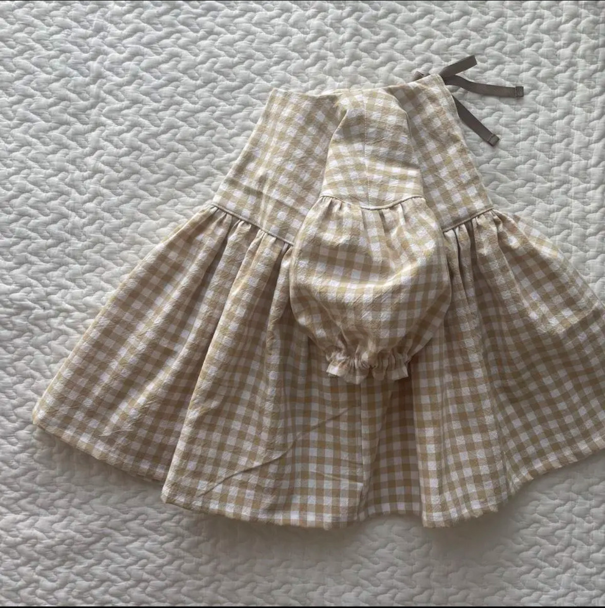 美品　ワンダフルワールド子供服 (130)　ギンガムチェックうさぎ柄ワンピース 美品 ワンダフルワールド子供服 (130) ギンガムチェックうさぎ柄