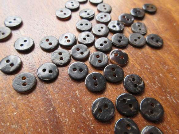 茶蝶貝のボタン　9mm　ナチャラルタイプ（2H）　20個 4枚目の画像