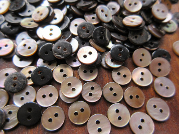 茶蝶貝のボタン　9mm　ナチャラルタイプ（2H）　20個 7枚目の画像