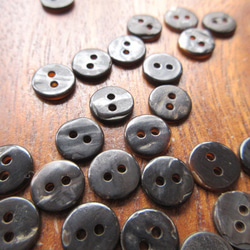 茶蝶貝のボタン　9mm　ナチャラルタイプ（2H）　20個 5枚目の画像