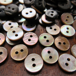 茶蝶貝のボタン　9mm　ナチャラルタイプ（2H）　20個 9枚目の画像