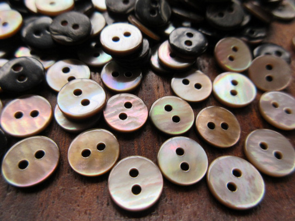 茶蝶貝のボタン　9mm　ナチャラルタイプ（2H）　20個 9枚目の画像