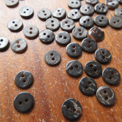 茶蝶貝のボタン　9mm　ナチャラルタイプ（2H）　20個 6枚目の画像